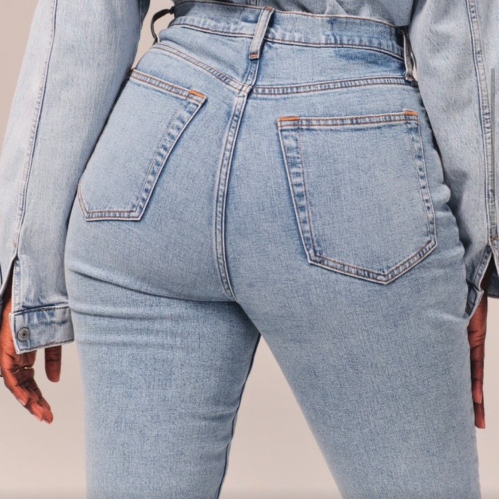 Abercrombie&Fitch “The 90s Relax jean High Rise”